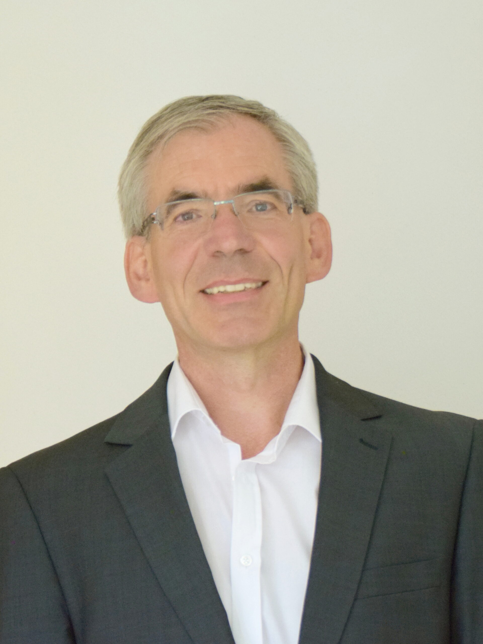Dr. med. Bernhard Hauns medizinischer Gutachter auf dem Gebiet klinische Pharmakologie, Impfstoffe und mehr